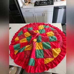Vintage Patchwork Yarn Christmas tree skirt in EUC